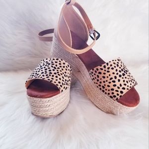Qupid Leopard Cheetah print platform espadrille Sandals Size 8.5 tan womens shoe